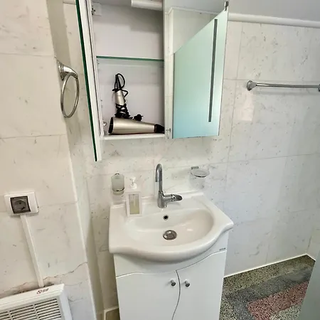'sea South' Apartment, Super Central, Vintage Style, 1bdr Apartment